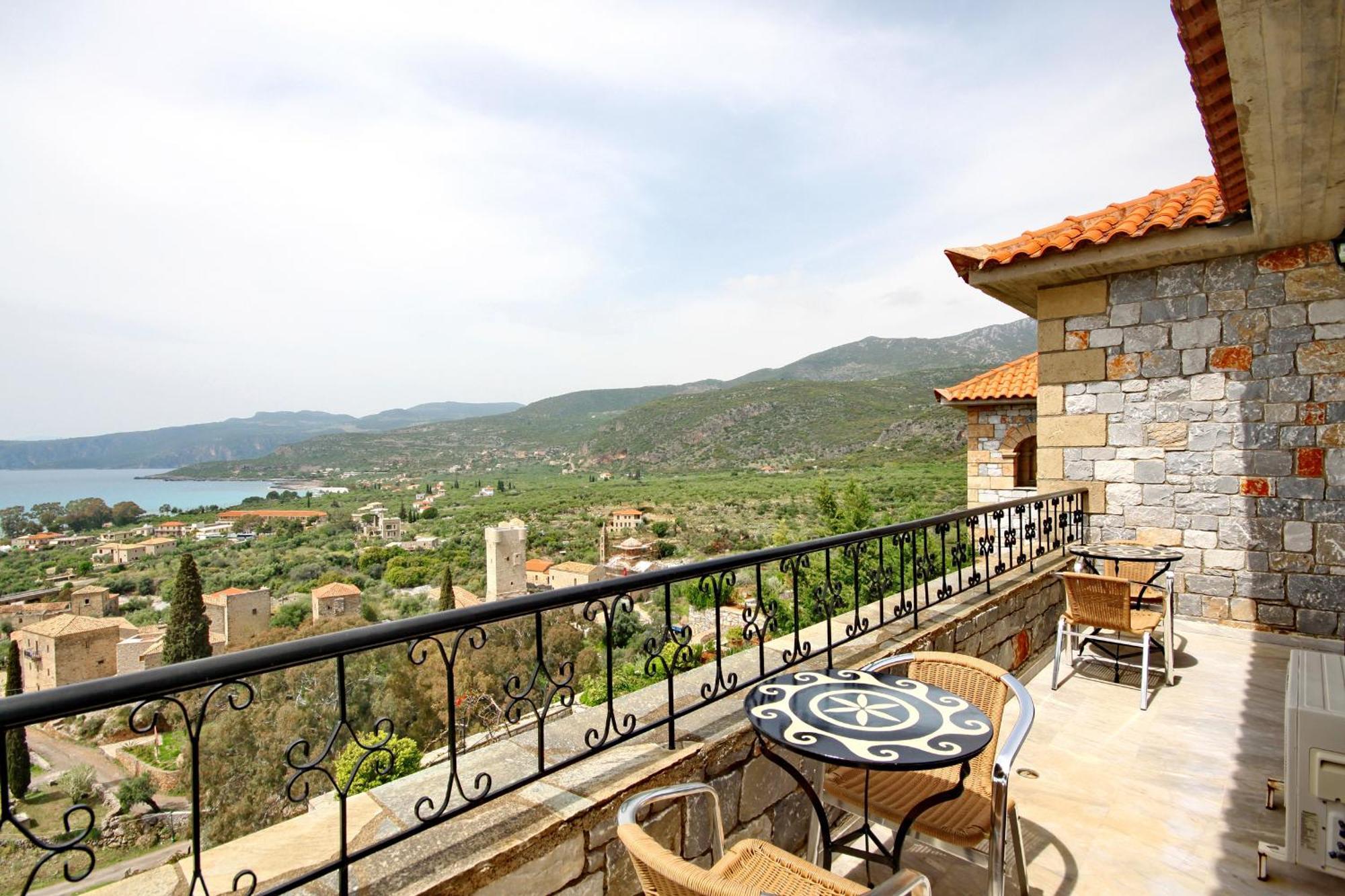 Vardia Hotel 2*