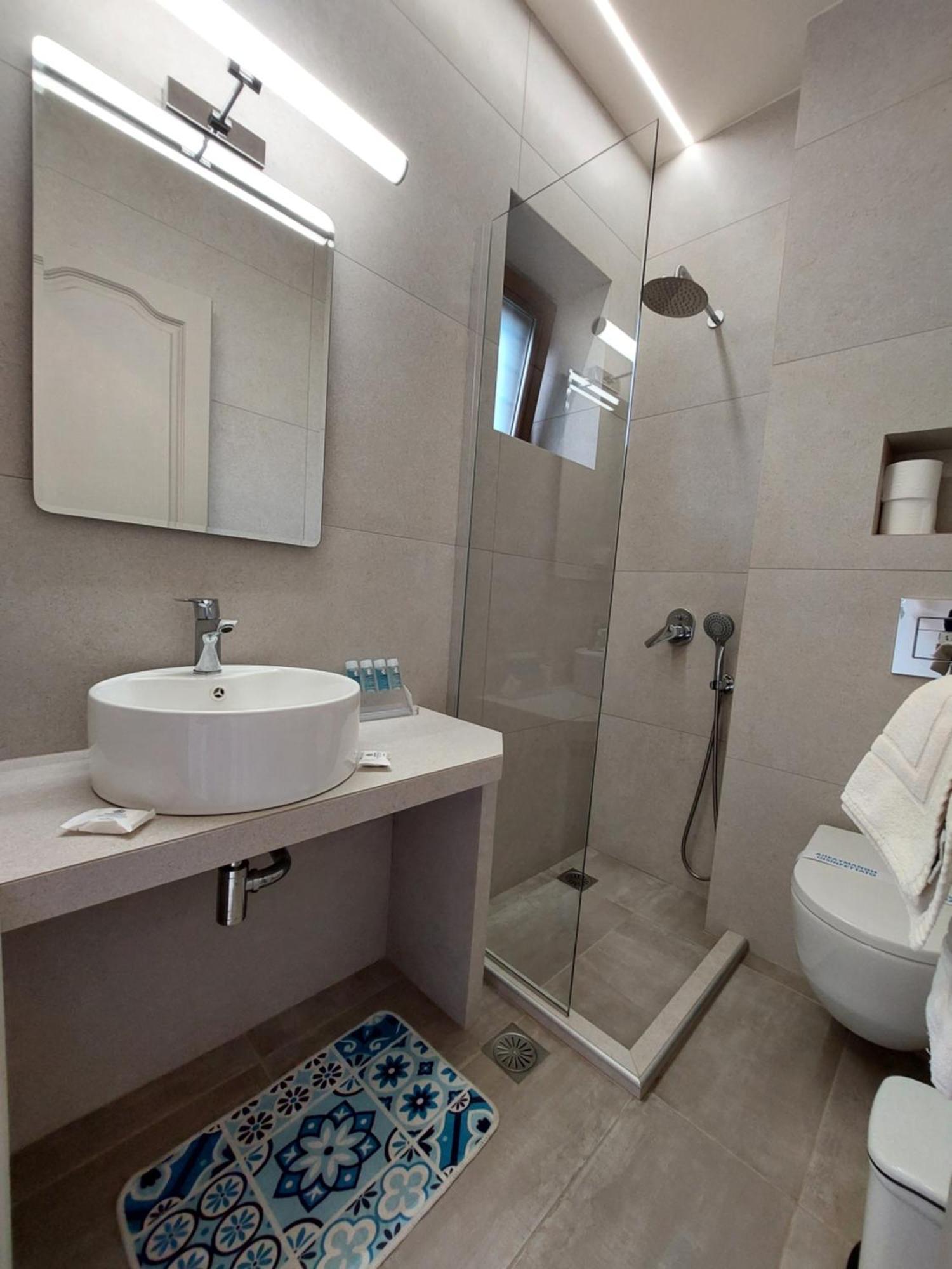 Otel Vardia 2*