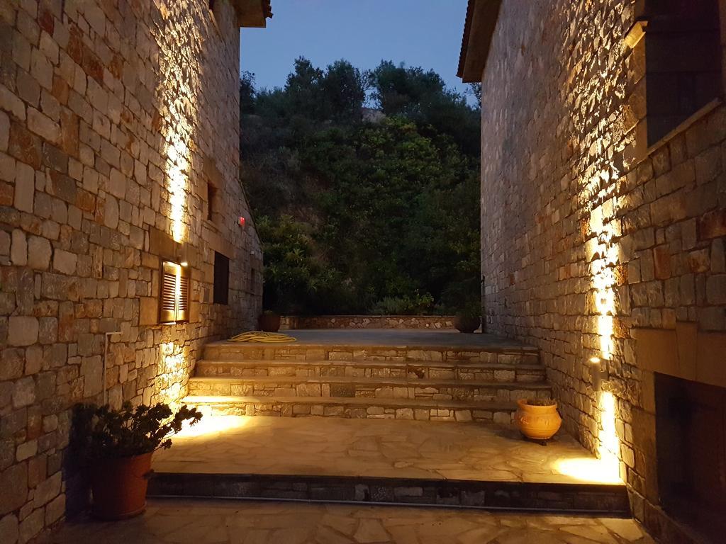 Vardia Hotel