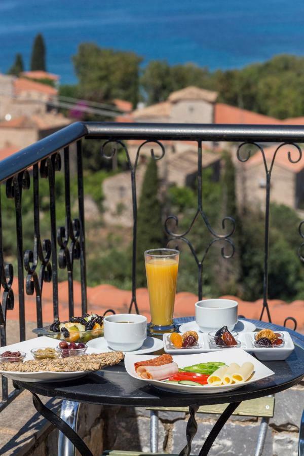 Otel Vardia 2*