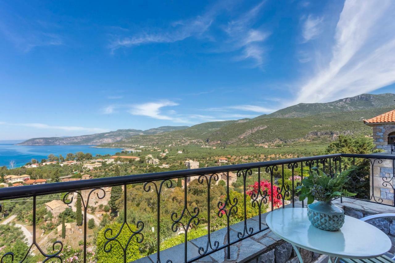 Vardia Hotel