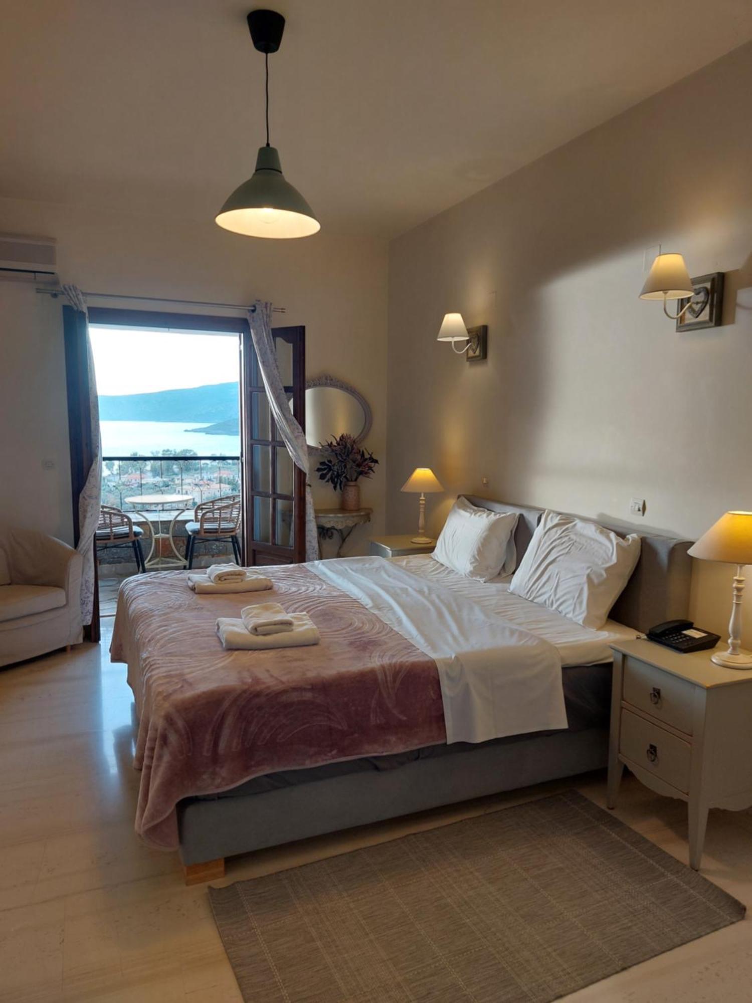 Vardia Hotel 2*